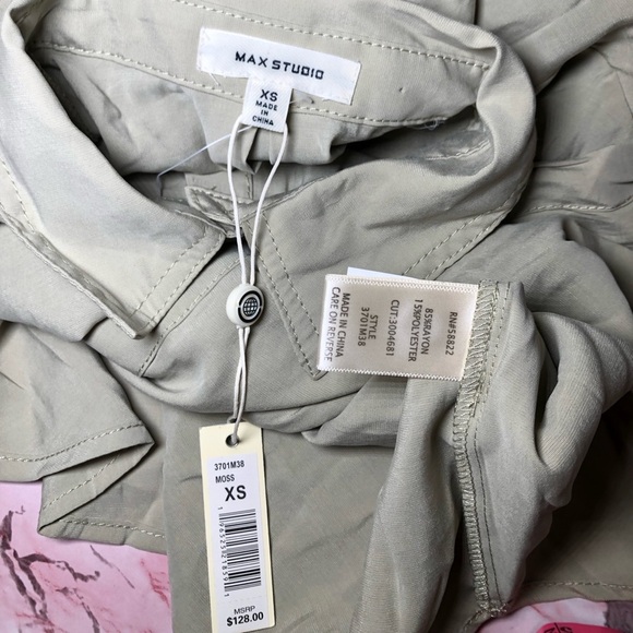 Max Studio Women's Tab Sleeve Button Front Blouse size XS - Picture 6 of 8